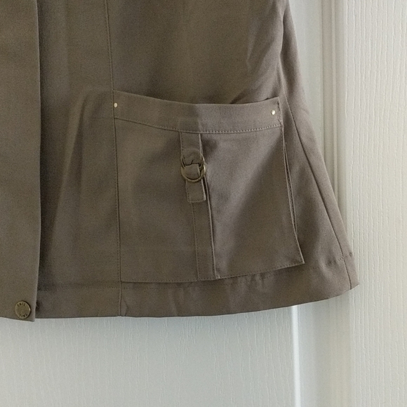 Tail taupe, hidden zipper polyester vest. Size Med - Picture 3 of 9